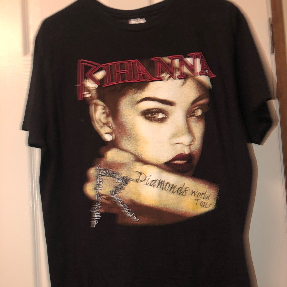 Rihanna Diamonds Tour Shirt